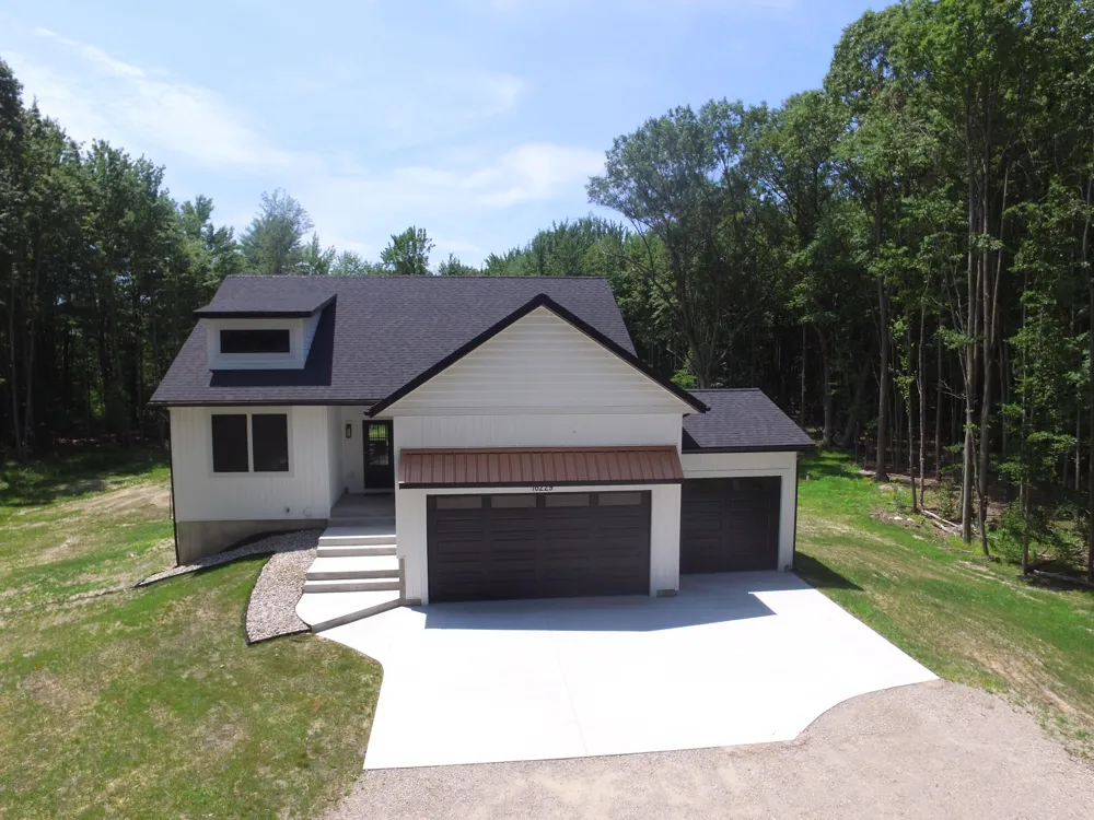 16229 148th Avenue Spring Lake, MI 49456