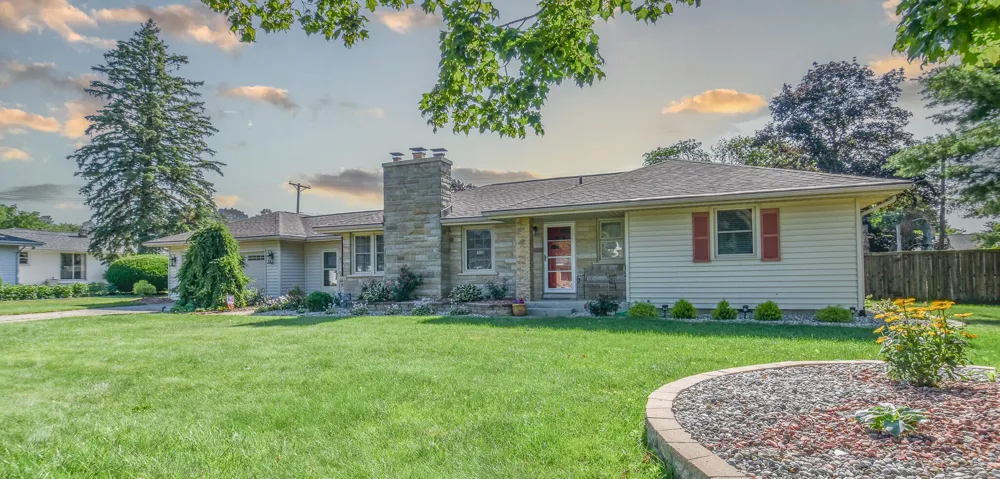210 Maplecrest Street Sturgis, MI 49091