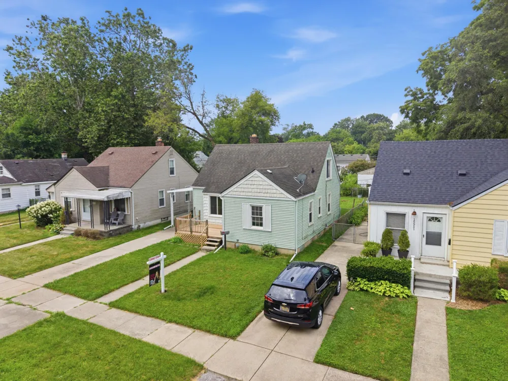 15943 Kinloch Street Redford, MI 48239