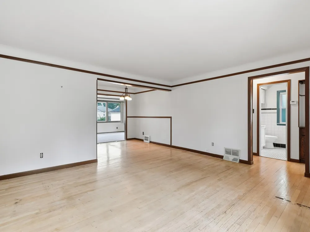 15943 Kinloch Street Redford, MI 48239