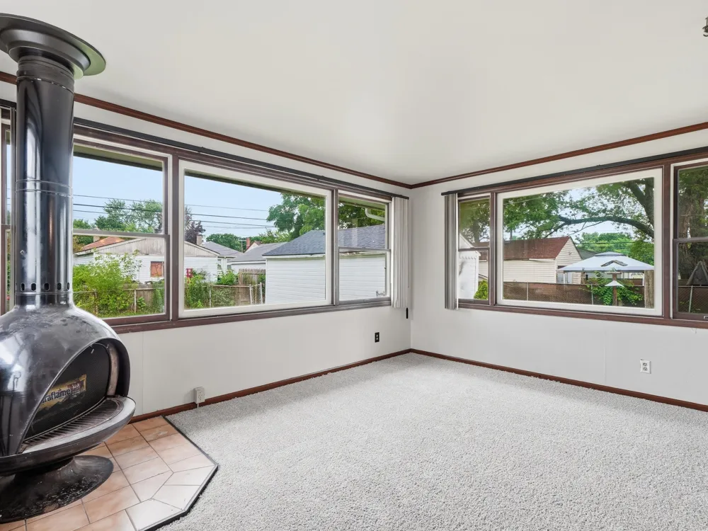 15943 Kinloch Street Redford, MI 48239