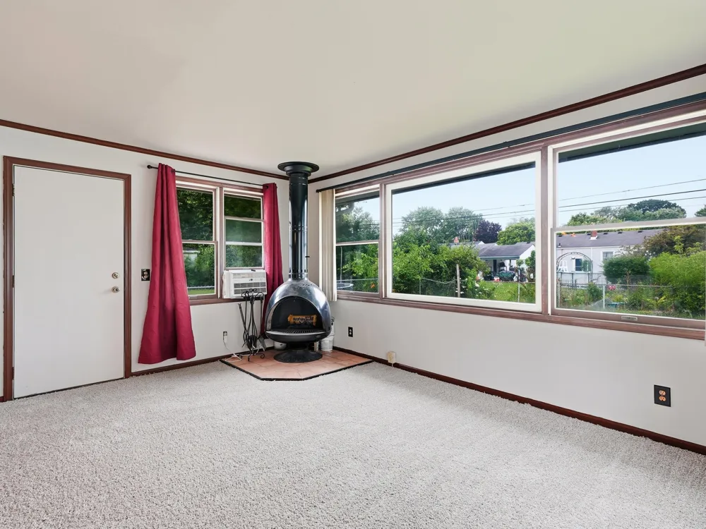15943 Kinloch Street Redford, MI 48239