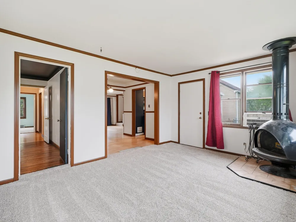 15943 Kinloch Street Redford, MI 48239