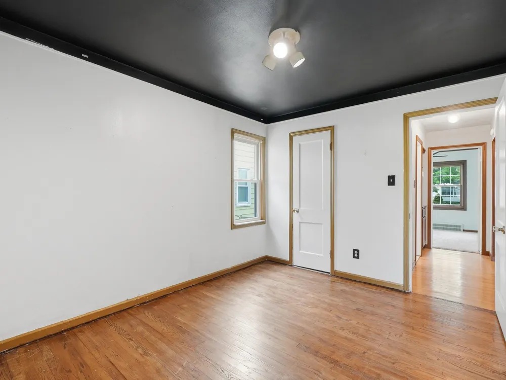 15943 Kinloch Street Redford, MI 48239