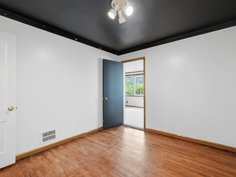 15943 Kinloch Street Redford, MI 48239
