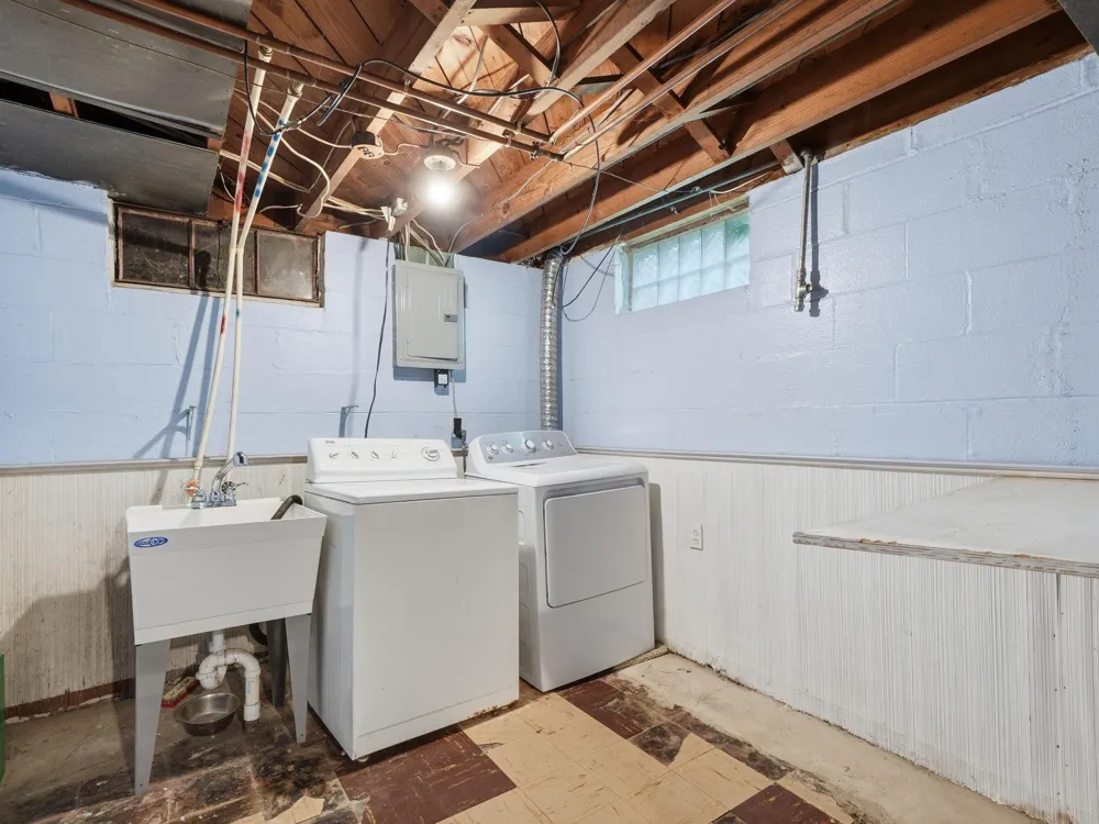 15943 Kinloch Street Redford, MI 48239