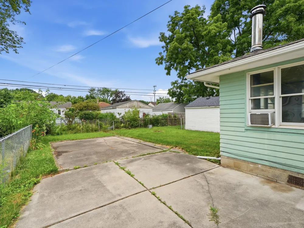 15943 Kinloch Street Redford, MI 48239