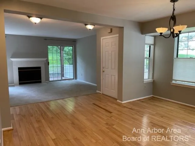 4299 Pine Ridge Court Ann Arbor, MI 48105