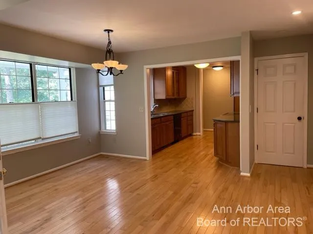 4299 Pine Ridge Court Ann Arbor, MI 48105