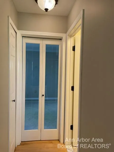 4299 Pine Ridge Court Ann Arbor, MI 48105