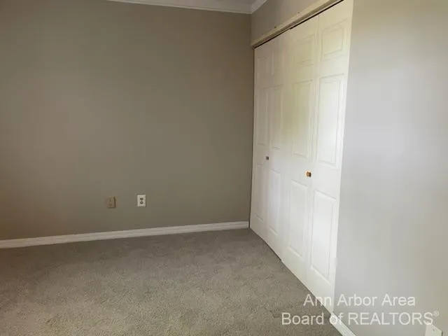 4299 Pine Ridge Court Ann Arbor, MI 48105