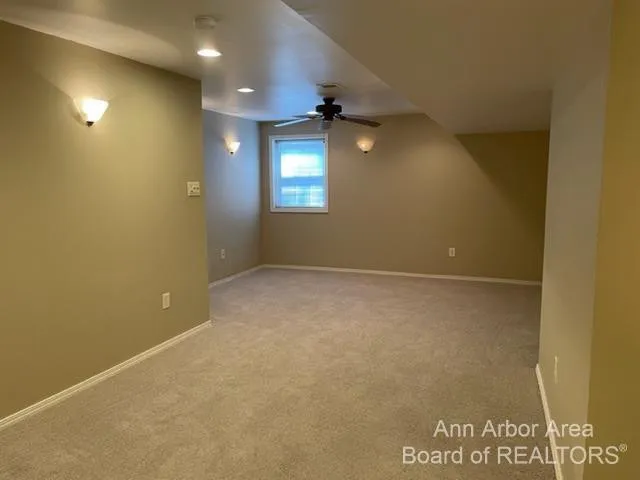 4299 Pine Ridge Court Ann Arbor, MI 48105