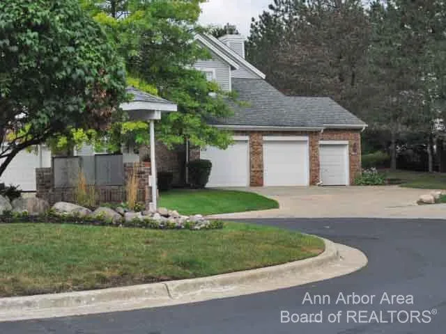 4299 Pine Ridge Court Ann Arbor, MI 48105