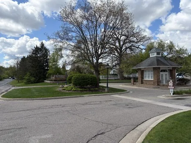 4299 Pine Ridge Court Ann Arbor, MI 48105