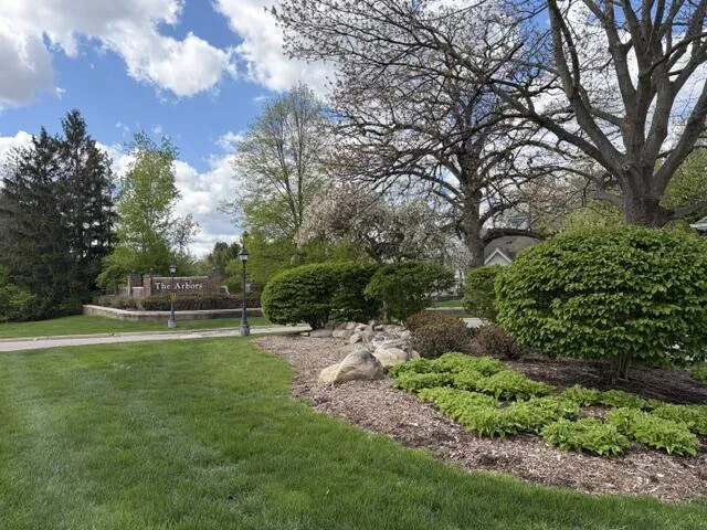 4299 Pine Ridge Court Ann Arbor, MI 48105