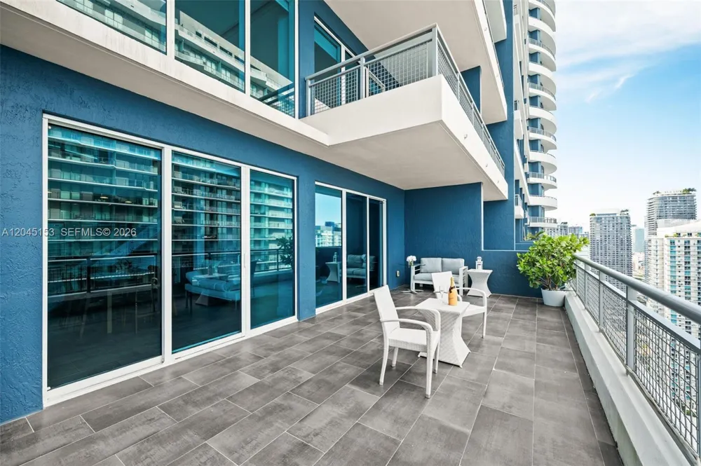 60 SW 13th St #4002 Miami, FL 33130