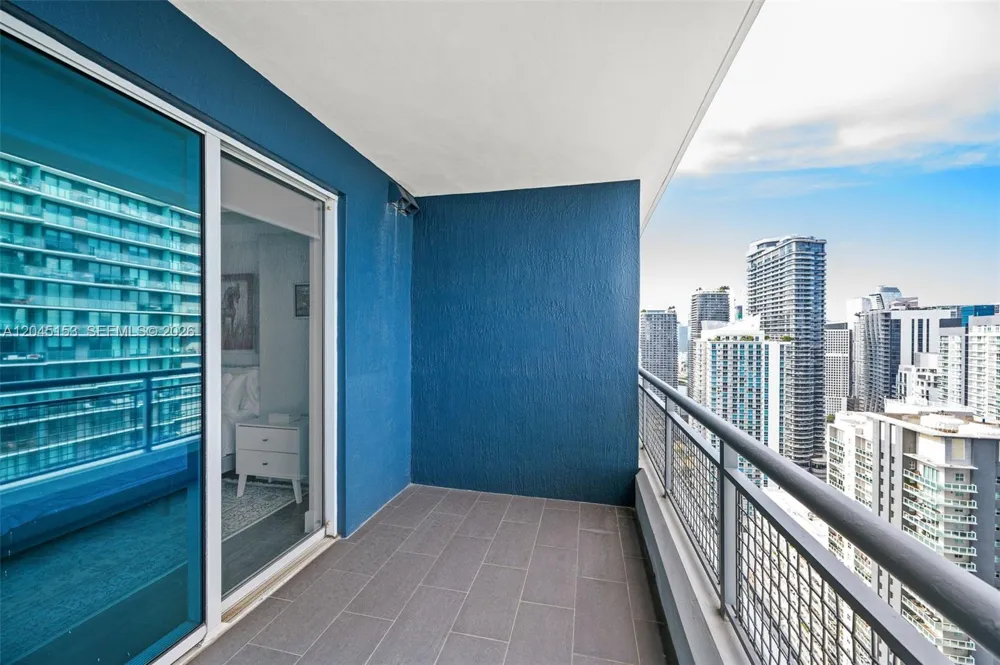 60 SW 13th St #4002 Miami, FL 33130