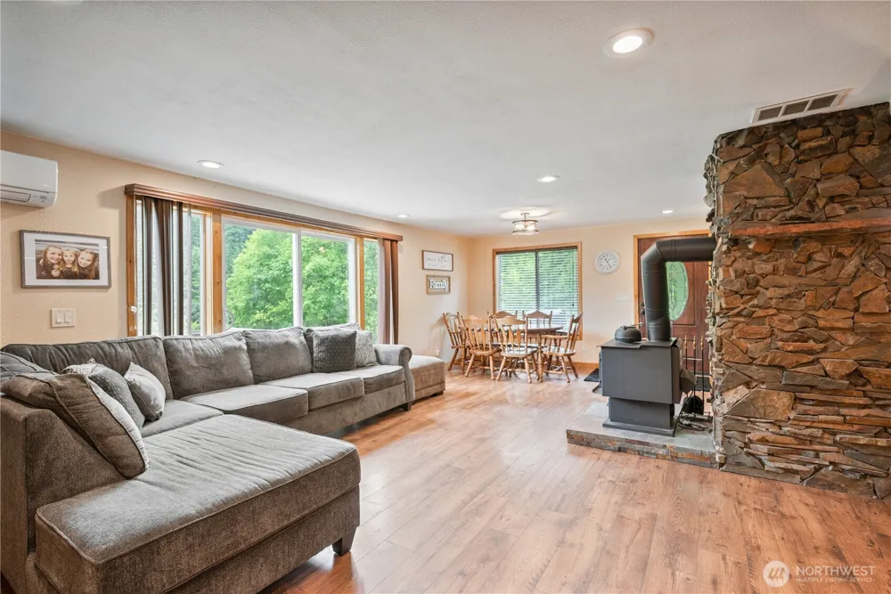 1430 Hazel Dell Castle Rock, WA 98611