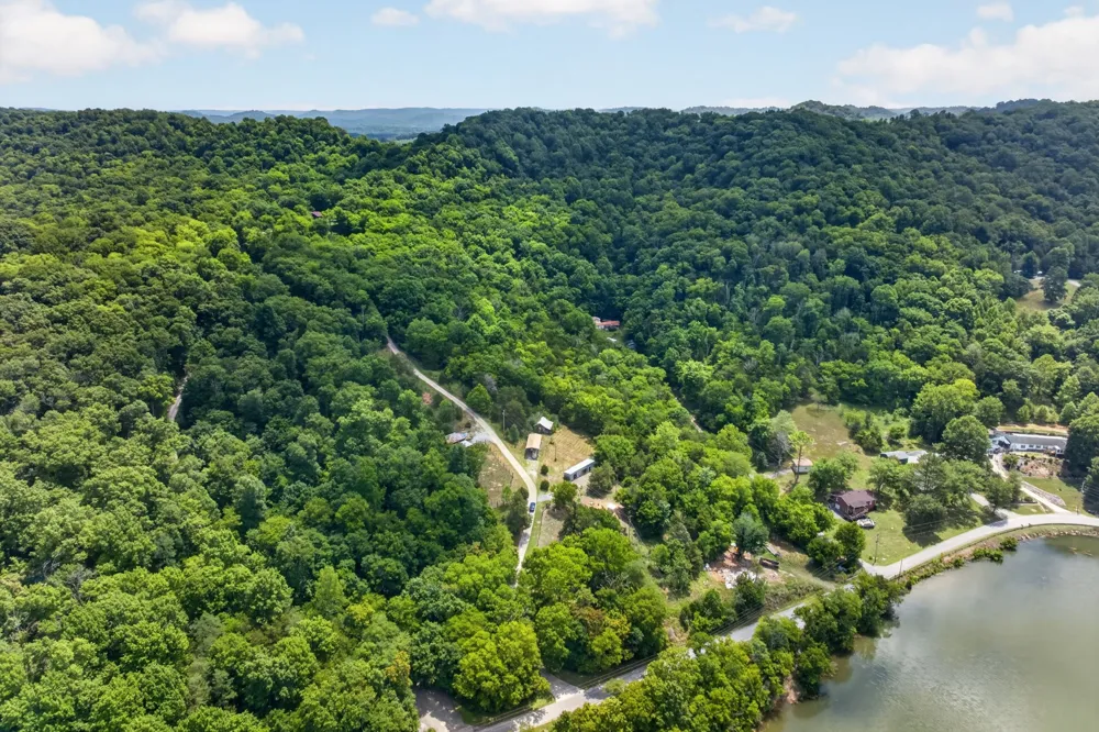 20 Magee Ln Elmwood, TN 38560