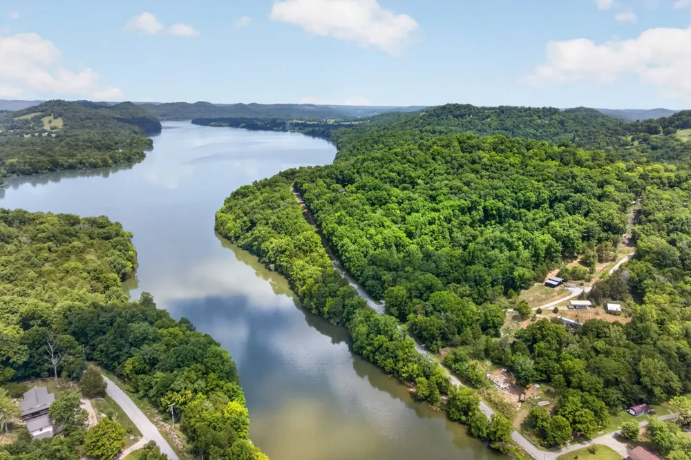 20 Magee Ln Elmwood, TN 38560