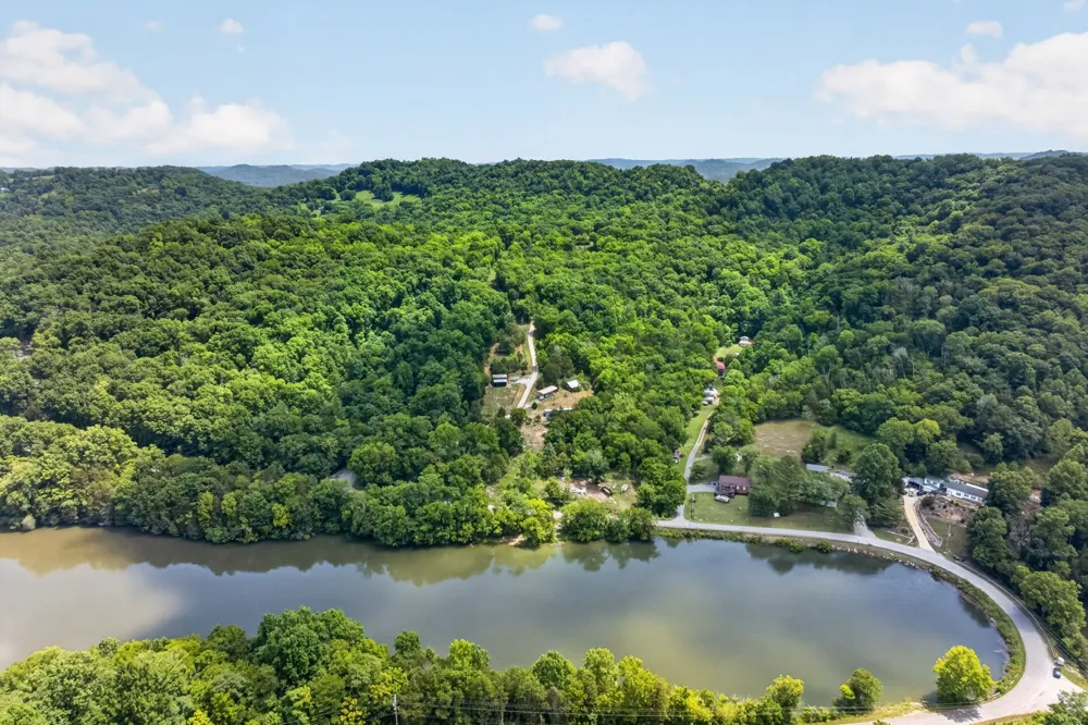 20 Magee Ln Elmwood, TN 38560