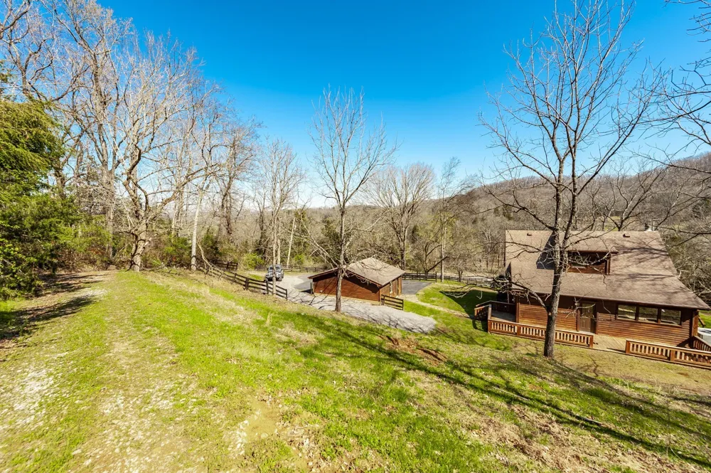 655 Cummings Ln Cottontown, TN 37048