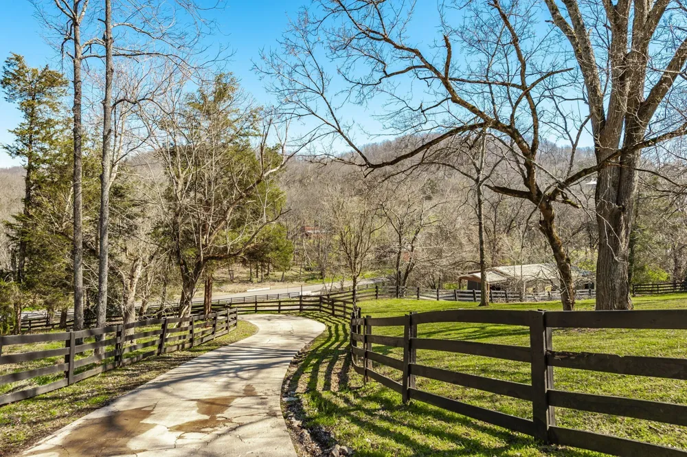 655 Cummings Ln Cottontown, TN 37048