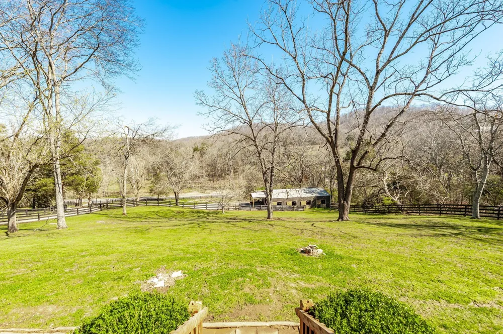 655 Cummings Ln Cottontown, TN 37048