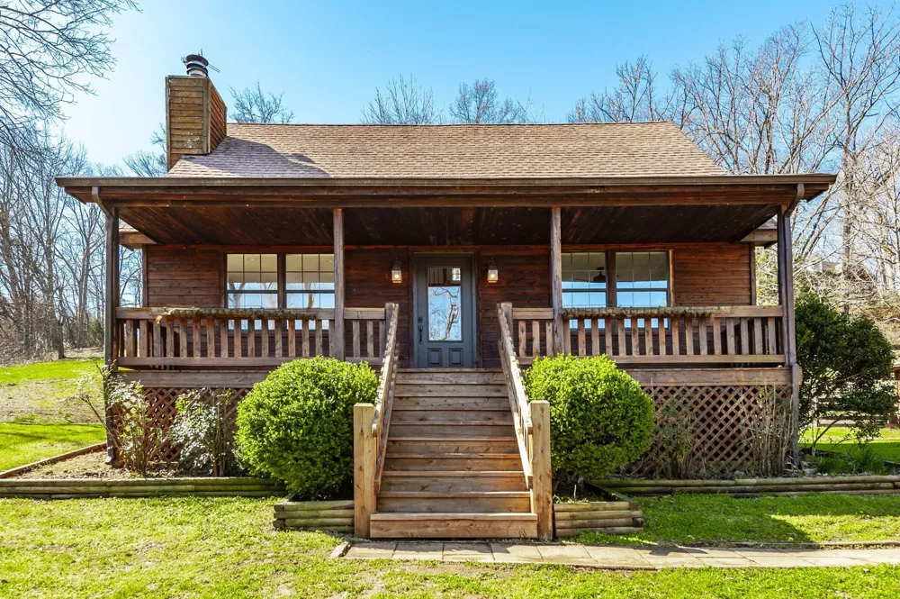 655 Cummings Ln Cottontown, TN 37048