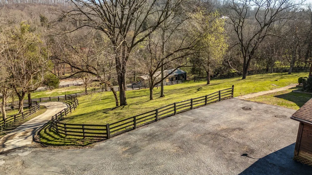 655 Cummings Ln Cottontown, TN 37048