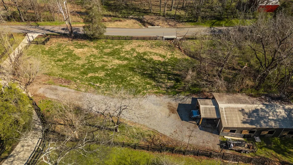 655 Cummings Ln Cottontown, TN 37048