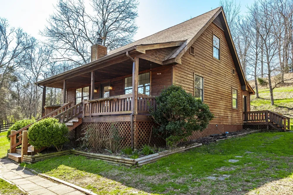 655 Cummings Ln Cottontown, TN 37048