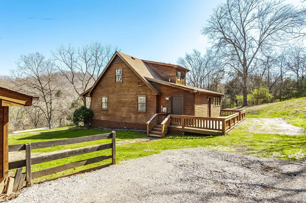 655 Cummings Ln Cottontown, TN 37048