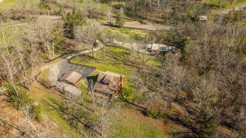 655 Cummings Ln Cottontown, TN 37048