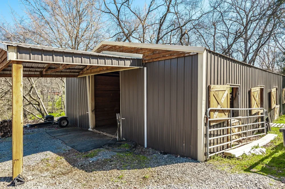 655 Cummings Ln Cottontown, TN 37048
