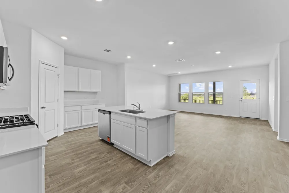 12200 Silverton Tree Bend Mustang Ridge, TX 78610