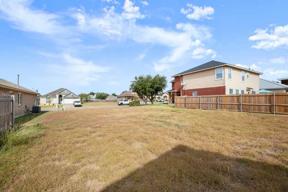 406 Gettysburg Loop Elgin, TX 78621