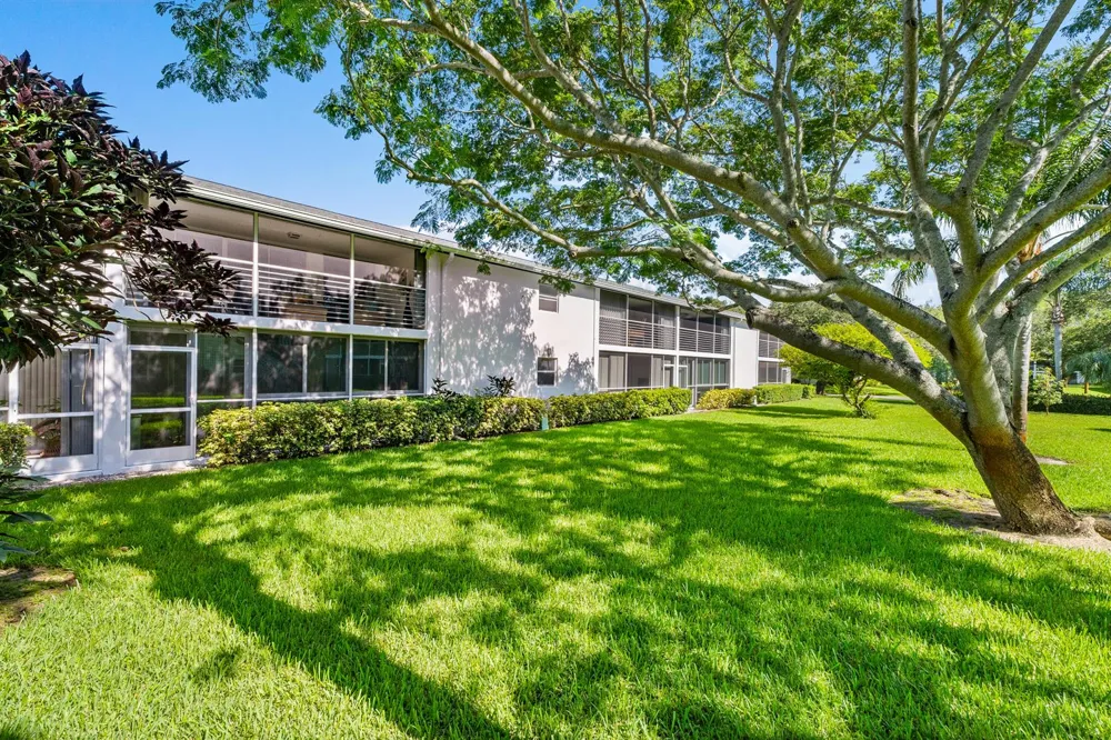 4 Westwood Avenue #204 Jupiter, FL 33469