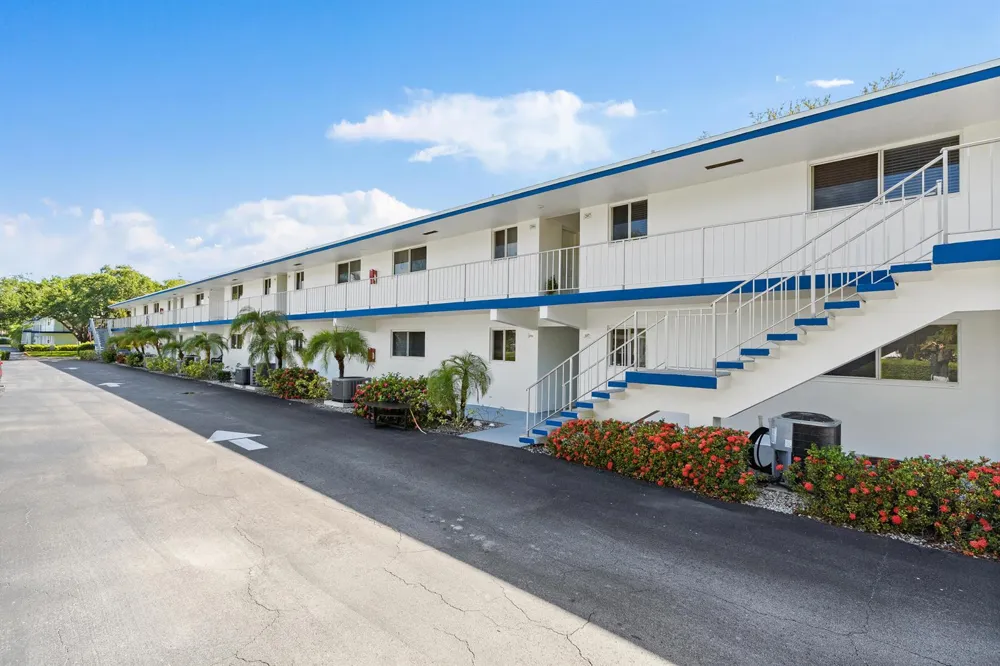 4 Westwood Avenue #204 Jupiter, FL 33469