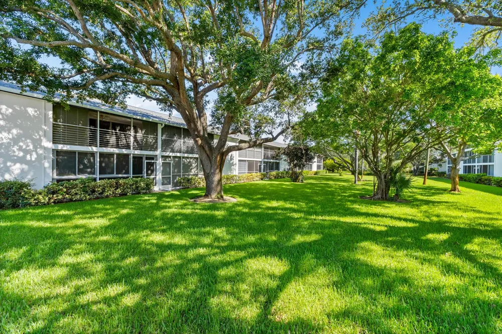 4 Westwood Avenue #204 Jupiter, FL 33469
