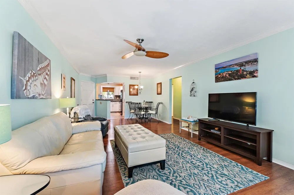 4 Westwood Avenue #204 Jupiter, FL 33469