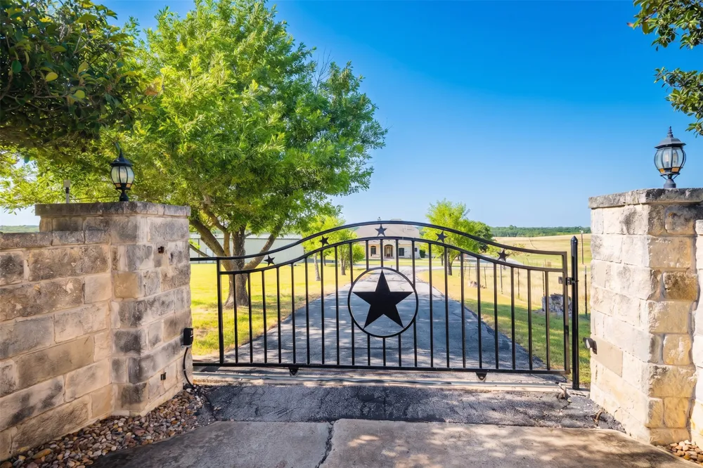 20145 Janak Road Coupland, TX 78615