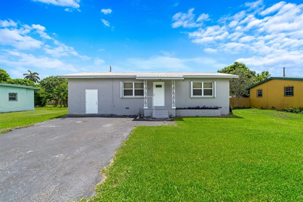 317 NW 14th Street Belle Glade, FL 33430