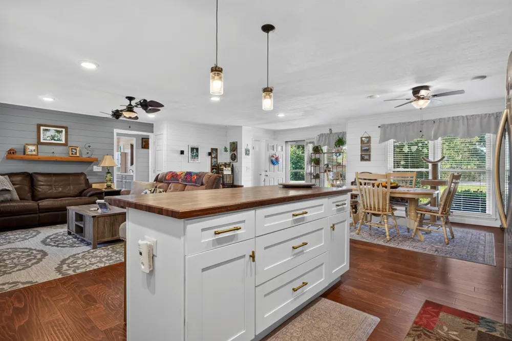 496 Sunset Dr Sparta, TN 38583