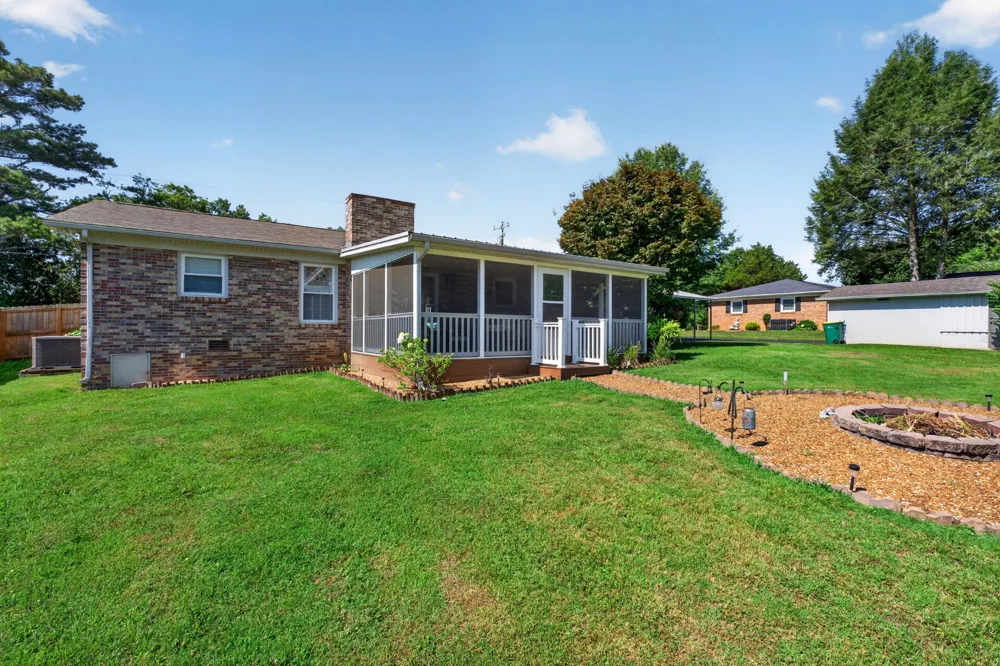 496 Sunset Dr Sparta, TN 38583