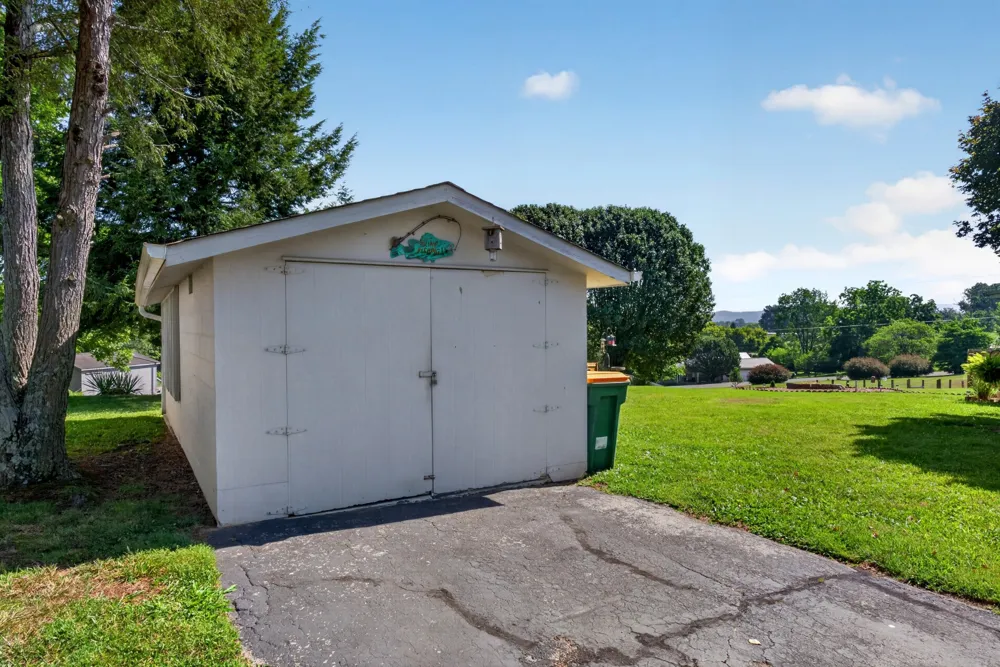 496 Sunset Dr Sparta, TN 38583