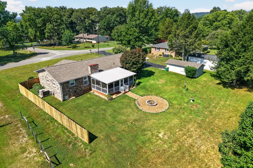 496 Sunset Dr Sparta, TN 38583