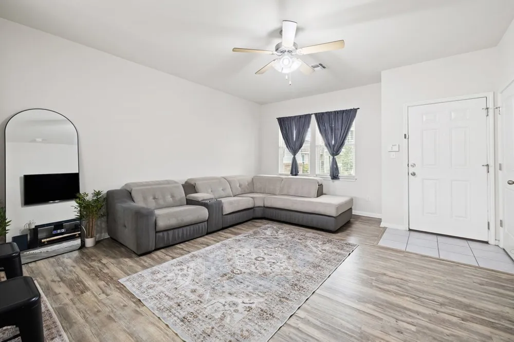 1058 Sand Post Place San Marcos, TX 78666