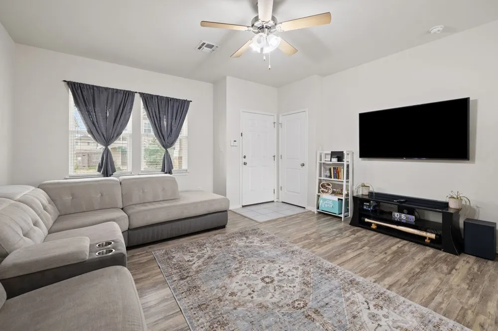 1058 Sand Post Place San Marcos, TX 78666