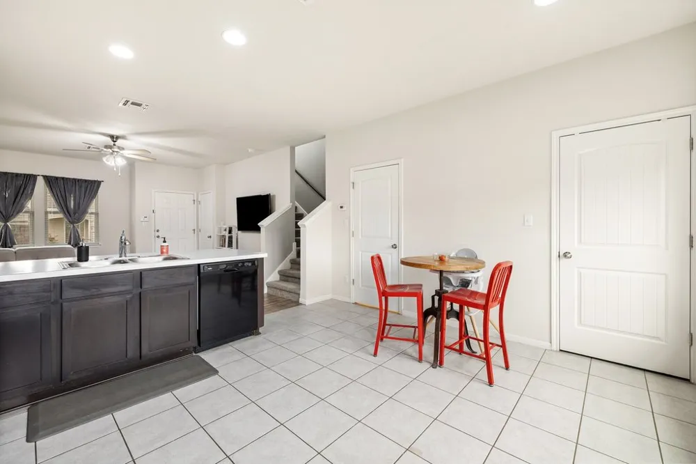 1058 Sand Post Place San Marcos, TX 78666